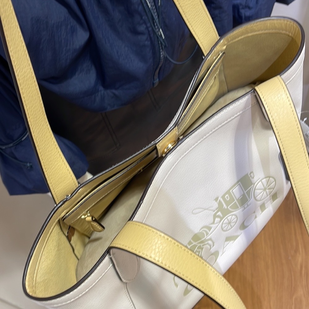 Coach HORSE AND CARRIAGE TOTE WITH HORSE AND CARRIAGE - Picture 13 of 16